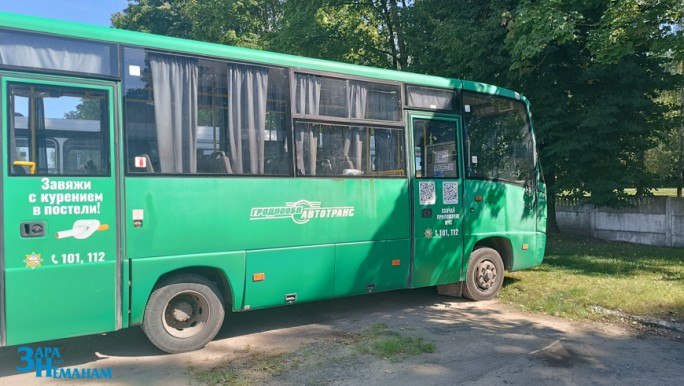 В Мостовском районе начал курсировать маршрутный автобус с профилактической рекламой от МЧС