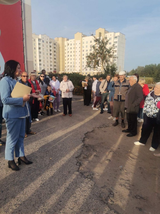 Копеечка рубль бережёт, или Быть ли магазину на ул. Зелёной в Мостах?