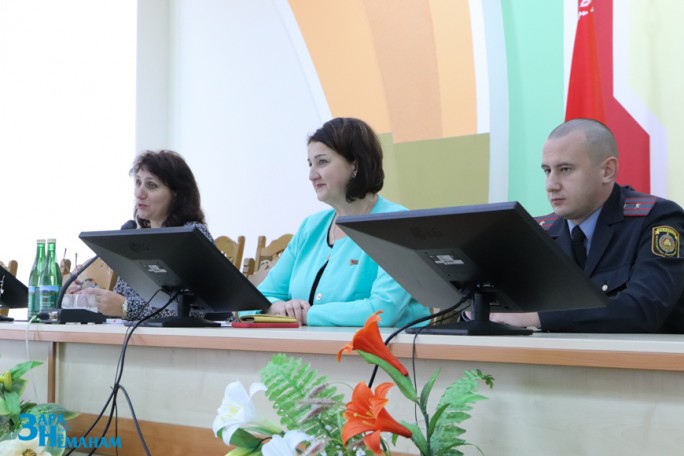 Принципы социальной безопасности обсудили в коллективе Мостовского райисполкома во время Единого дня информирования