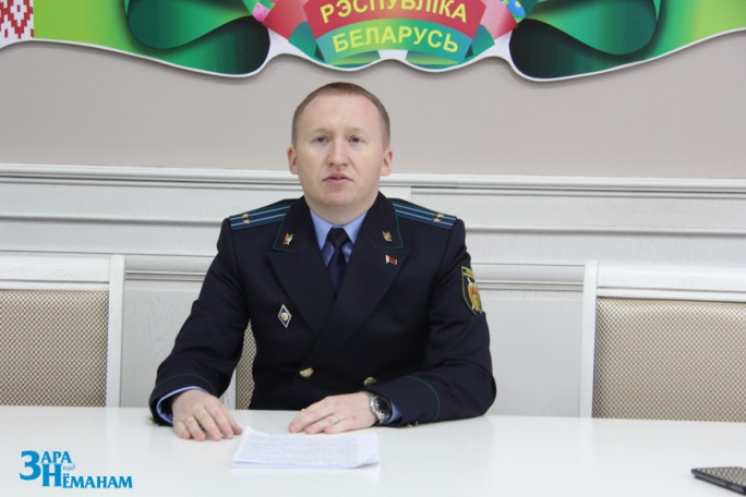 О геноциде белорусского народа рассказал в трудовом коллективе ОАО «Мостовдрев» прокурор Мостовского района Павел Силюк