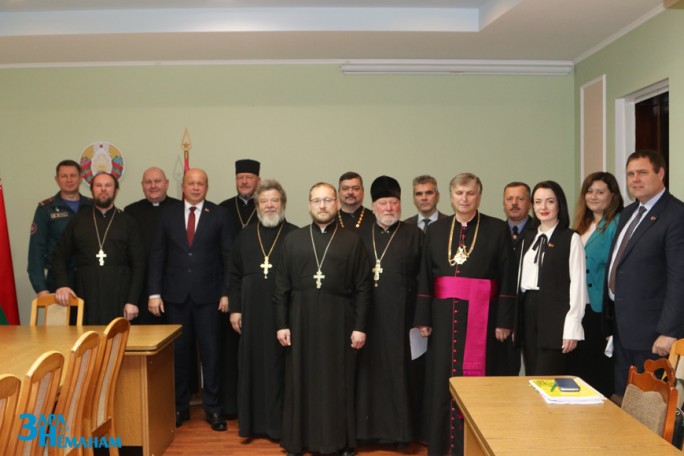 В Мостовском райисполкоме состоялась встреча со священнослужителями