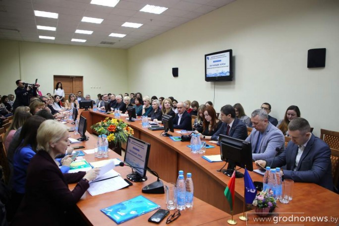«Доносить честную и объективную информацию». В Гродно стартовали обучающие курсы для работников СМИ