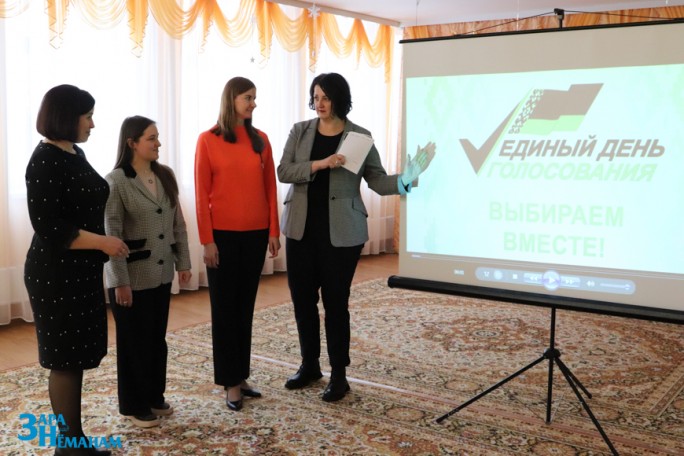 Особенности избирательной кампании 2024 года обсудили в коллективе детского сада №3 г. Мосты