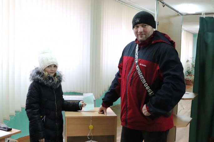 Рабочая и доброжелательная атмосфера царит на Цеткинском участке для голосования №5 г. Мосты