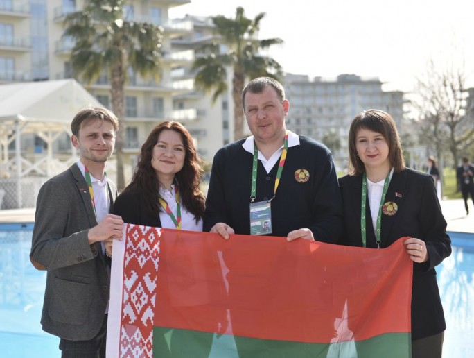 ФОТОФАКТ. Флаг ЗАО «Гудевичи» – в Сочи, на Всемирном фестивале молодёжи