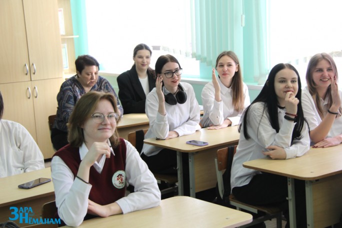 В гимназии № 1 города Мосты старшеклассников учили финансовой грамотности