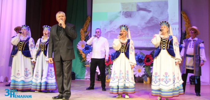 Торжественное собрание и праздничный концерт ко Дню единения народов Беларуси и России прошли в Мостах