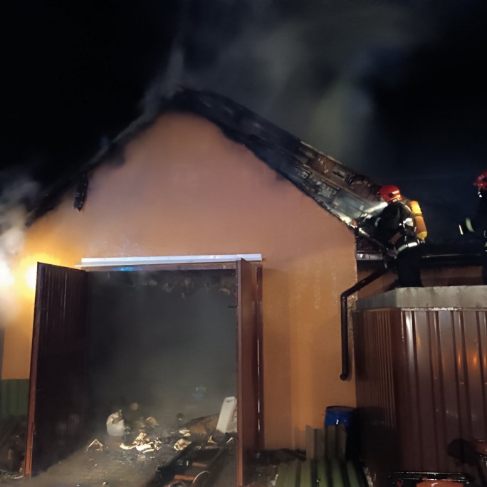 Пожар хозяйственной постройки с гаражом
