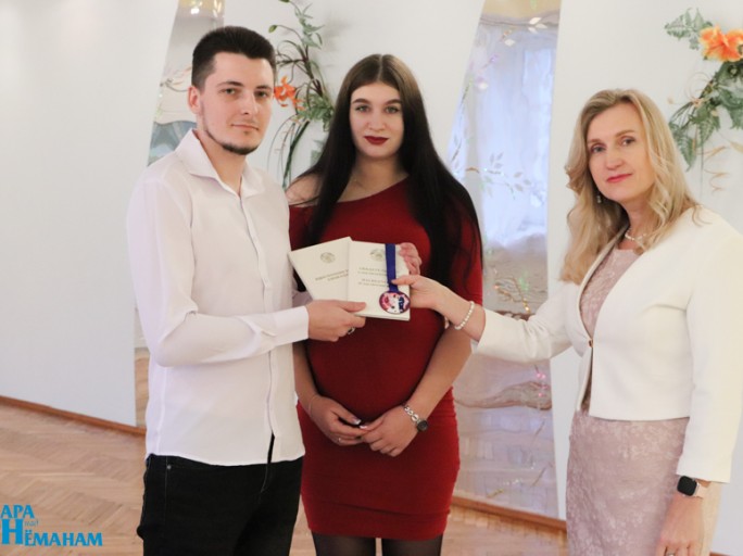 В Мостах зарегистрирован 100-й брак