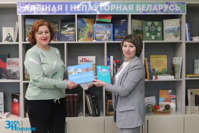 В Год мира и созидания юные мостовчане получили подарки от Фонда мира