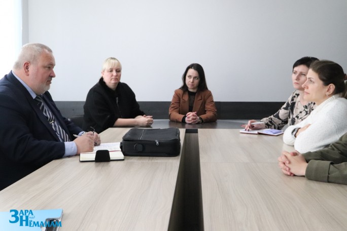 Совмещение или совместительство: мостовчане получили бесплатную правовую помощь профсоюзного юриста