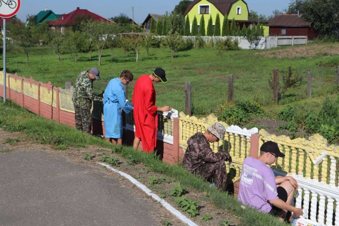 В аг. Мосты Правые продолжается благоустройство